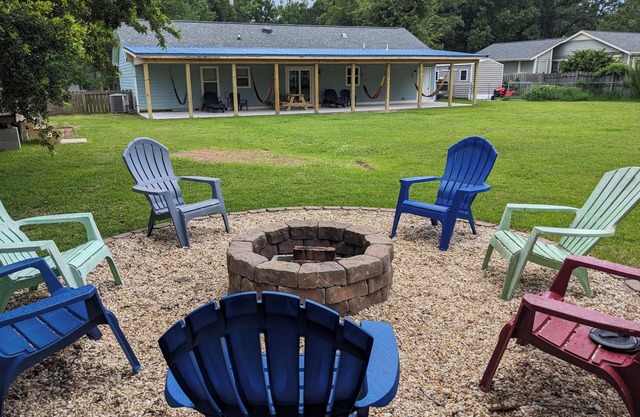 Cozy Home in Central Morehead 5min. from the Beach