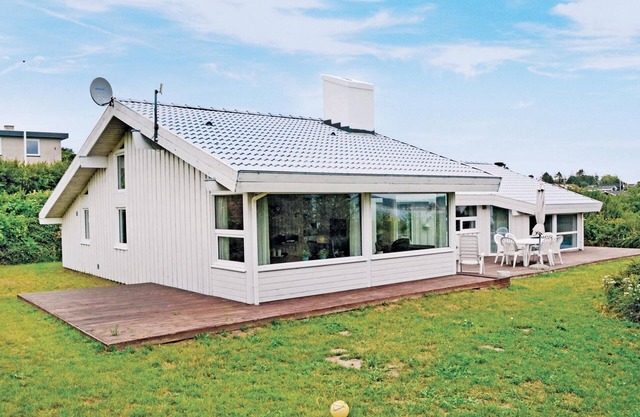 Cozy home in Ebeltoft with sauna