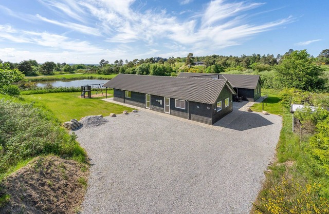 Cozy home in Ebeltoft with lake view