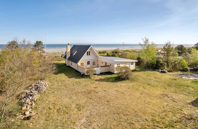 Cozy home in Glesborg with kitchen