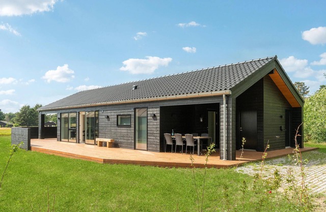Cozy home in Grenaa with kitchen