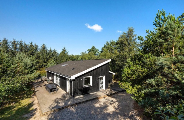 Cozy home in Hals with sauna