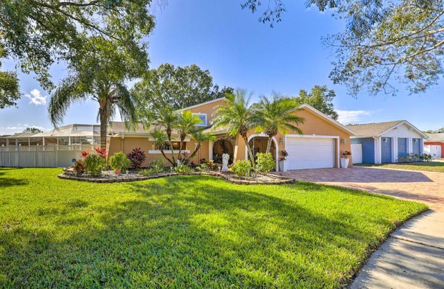 Cozy Home in Heart of Tampa with Lanai and Pool!