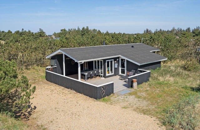 Cozy home in Hvide Sande with WiFi