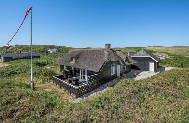 Cozy home in Hvide Sande with sauna