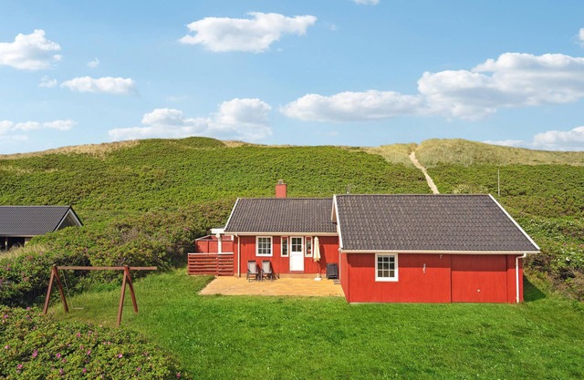 Cozy home in Hvide Sande with kitchen