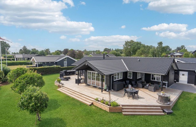 Cozy home in Juelsminde with WiFi