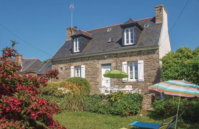 Cozy home in Pleubian with WiFi