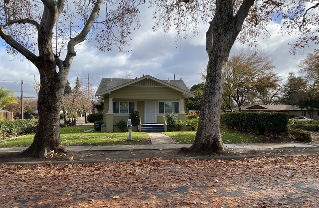 Cozy home minutes from three hospitals