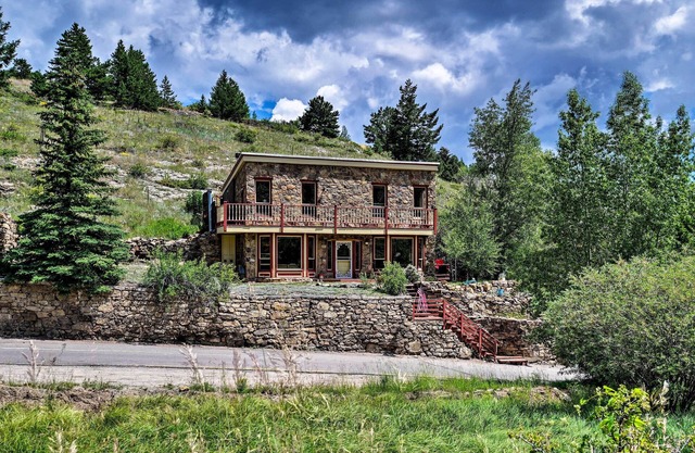 Cozy Home w/Deck & Mtn Views, Walk to Casinos
