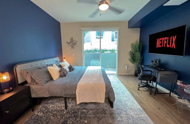 Cozy Home W/Pool & GYM + Parking 10min to Cedars