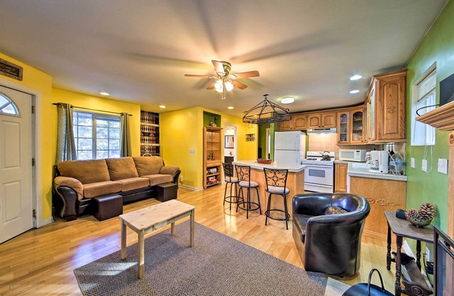 Cozy Home w/Wood Fireplace: 4 Mi to Big Bear Lake