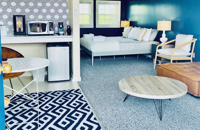 Cozy hotel suite in lovely Harpswell with AC, WiFi