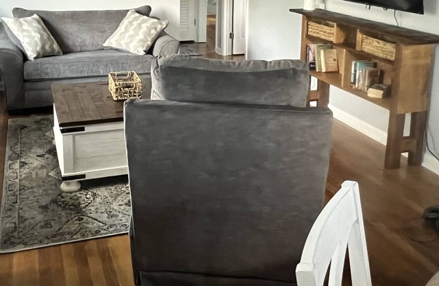 Cozy house perfectly located with easy access to everything in Lexington.
