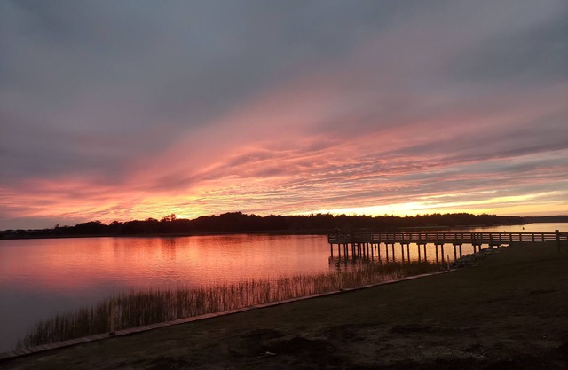 Cozy IC Retreat in Sunset Harbor near Community Boat Ramp, Holden & Oak Island