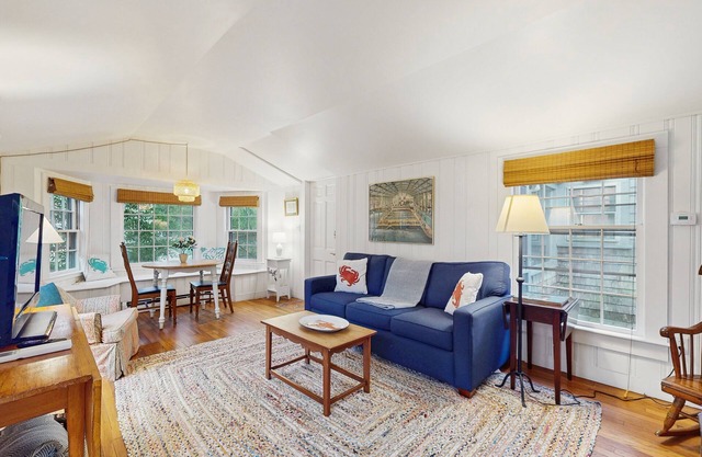 Cozy in-law suite near Edgartown & the beach with patio, outdoor shower, & AC