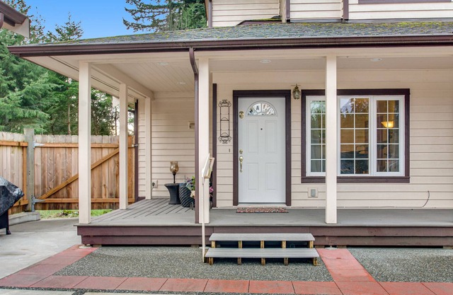 Cozy Island Condo with Free WiFi, Washer/Dryer & Great Location