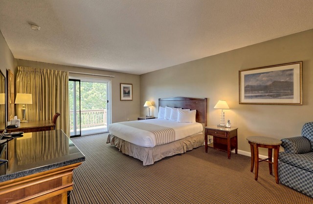 Cozy King Room in Clayton, GA with Mountain Views and Resort Access