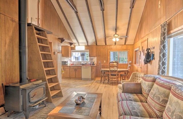 Cozy Klamath Falls Home Near Fishing & Parks!