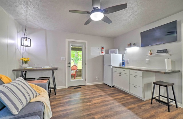 Cozy Knoxville Apartment ~ 9 Mi to Downtown!