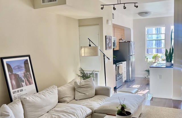 Cozy LA Haven with City Views