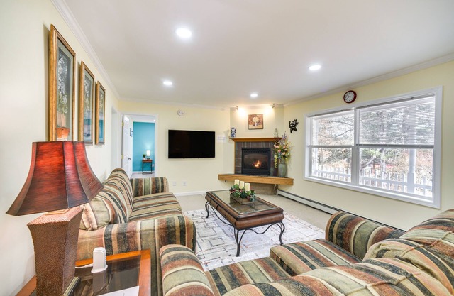 Cozy Lake Luzerne Home - 1 Mi to Wayside Beach!