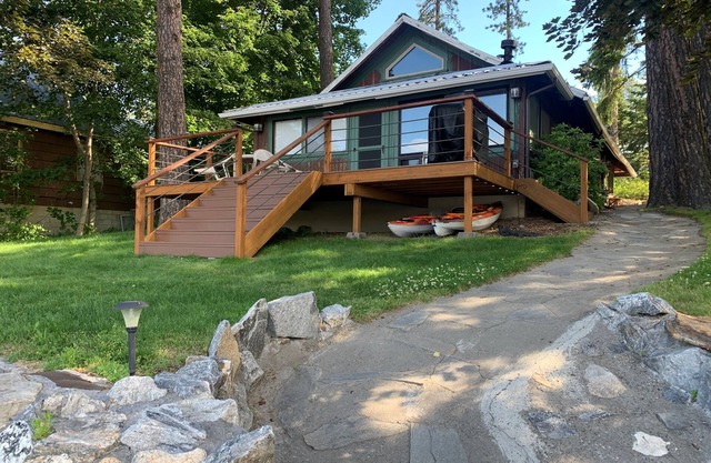 Cozy Lakefront Cabin on Lower Twin Lake w/Private Dock & Beach