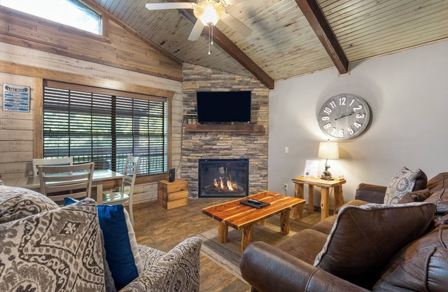 Cozy lakeside cabin with resort amenities and ticket deals!