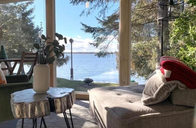 Cozy Lakeside Cottage on Lake Scugognn