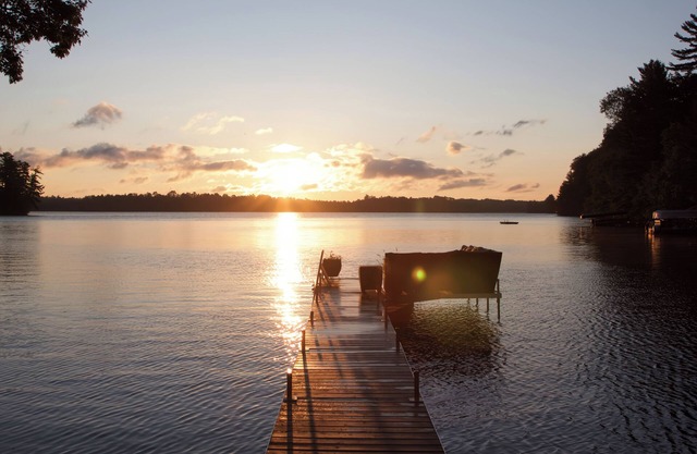 Cozy Lakeside Log Cabin with fireplace/Central AC on Manitowish Waters Chain.