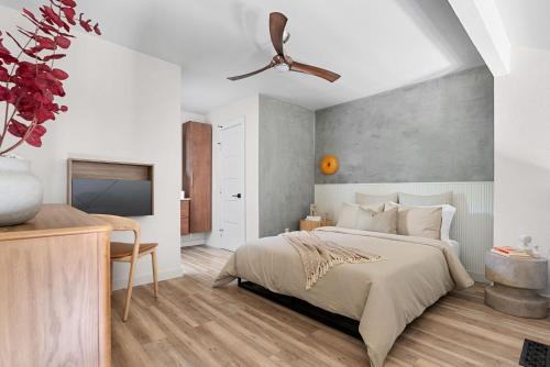 Cozy Loft Near SOCO, Downtown! Parking, Dogs OK, WiFi