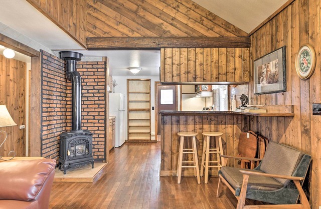 Cozy Log Cabin Escape In the Heart of Creede!