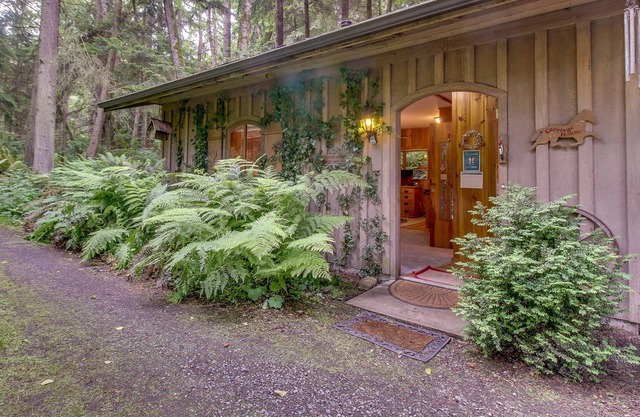 Cozy Log Cabin in Beautiful Surroundings with Wood Stove, Board Games