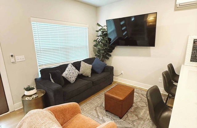 Cozy Luxe Stay Walk to any HOGS Stadium