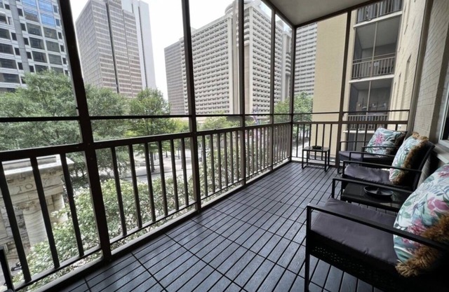 Cozy luxury condo in the heart of Atlanta around all main attractions.