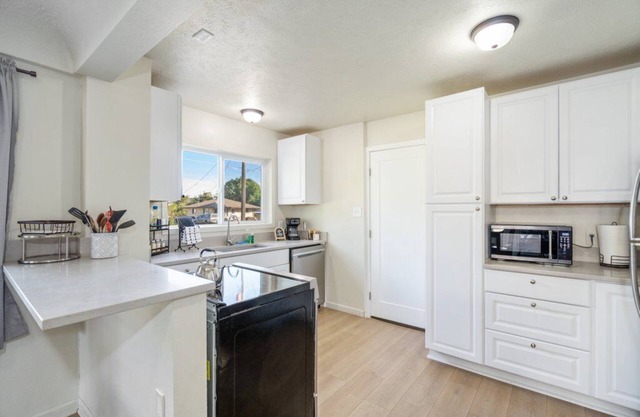 Cozy Main-floor Home Unit 1