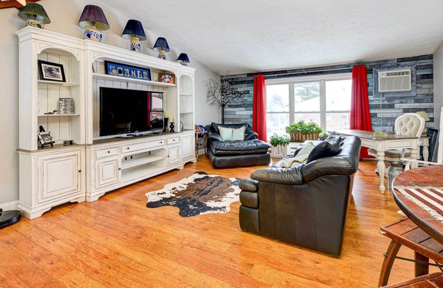 Cozy Manchester Getaway Near Skiing!