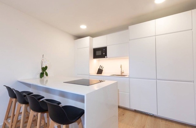 Cozy minimalist apartment, a few steps from the beach with sea view