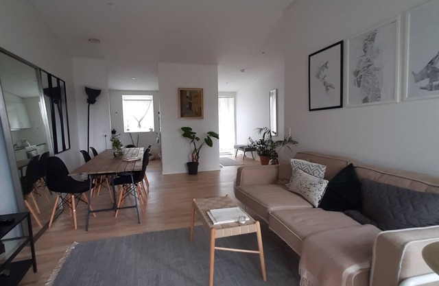 Cozy & modern 59 sqm rowhouse, 20 min from city center by train.
