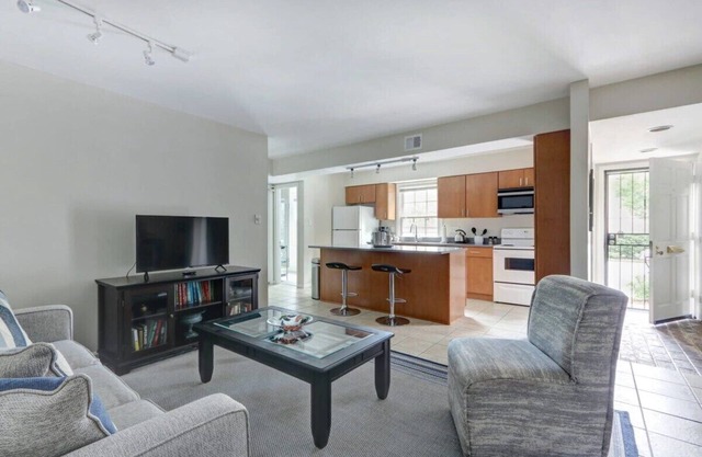 Cozy Modern Apartment w/Patio Off Jones Street!