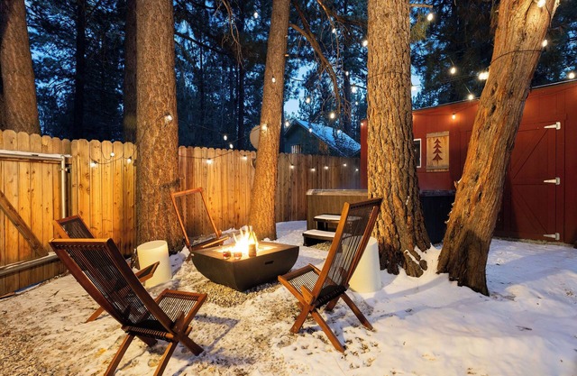 Cozy Modern Cabin with Lofted Bedroom in brilliant Big Bear