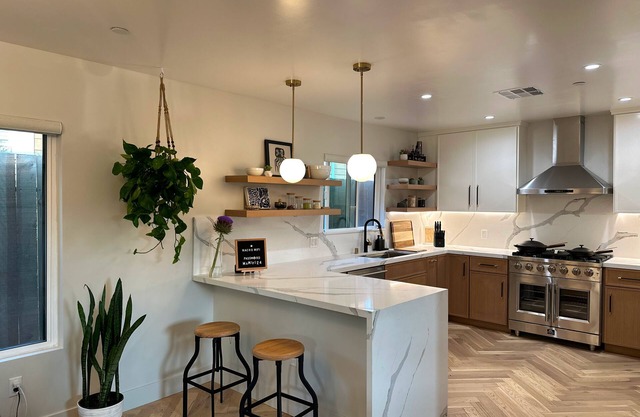 Cozy Modern Craftsman 2 Bed 2 Bath, High Speed WIFI