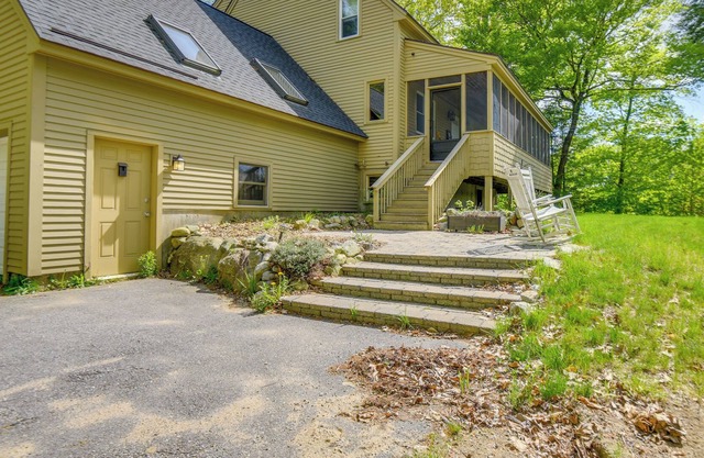 Cozy Mountain Home - 3 Mi to New Found Lake!