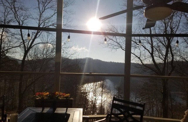 Cozy Mountain Retreat! Lake & Mountain Views, Pet friendly! Fiber internet!