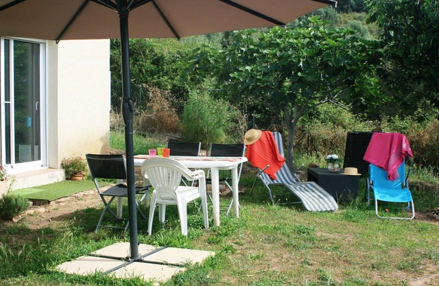 cozy nest quiet and in the green near the center of Ajaccio.