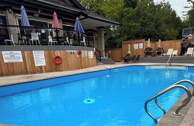 Cozy Nest - Shuttle to the Village, Pool, Hot Tub