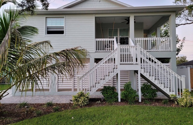 Cozy new home 2 blocks from Manatee River, close to the boardwalk, and downtown