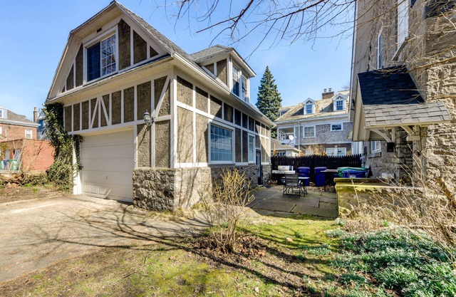 Cozy Niagara Falls Cottage w/Gas Grill + Patio!