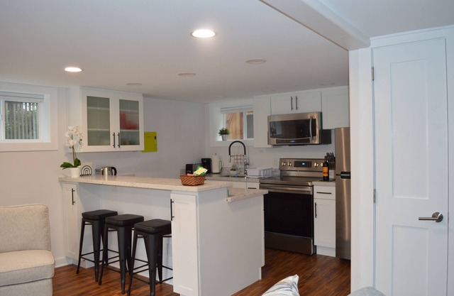 Cozy North Seattle 1-Bedroom with Private Patio Near Park Hiking Trails