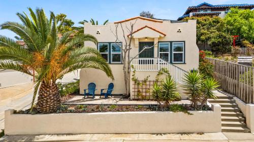 Cozy Ocean Beach Bungalow